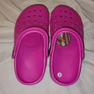 NWT! Women Hot Pink Clogs  Sz 6
